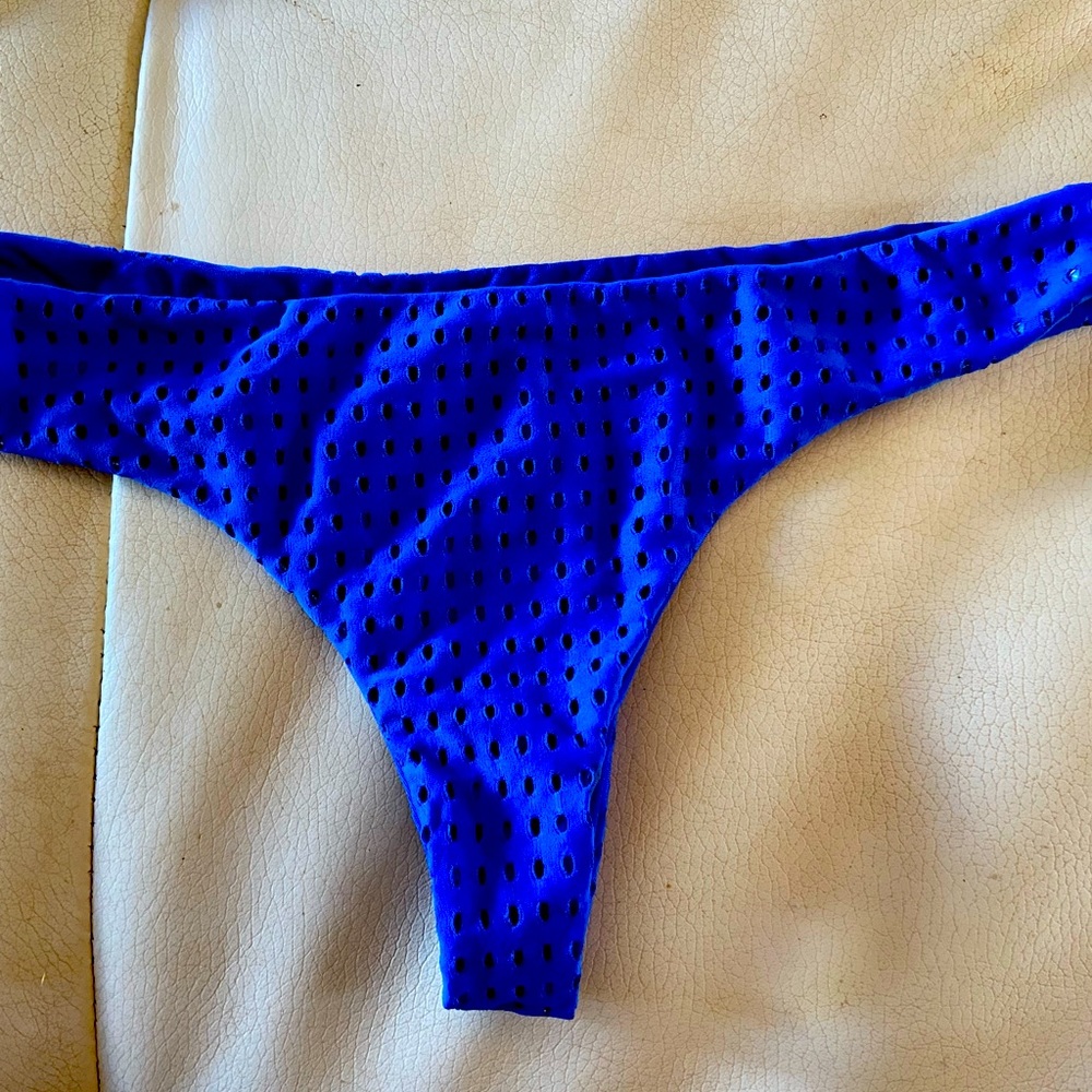 Acacia hookipa mesh bottom, new